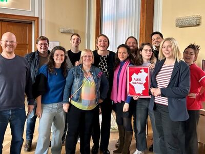 Alexandra Wend (Mitte) mit der SPD Mauerpark